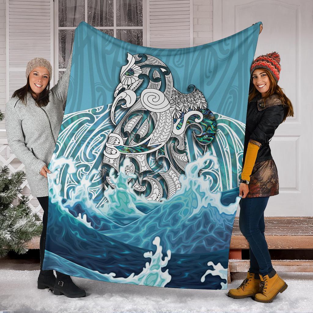 maori-manaia-the-blue-sea-premium-blanket