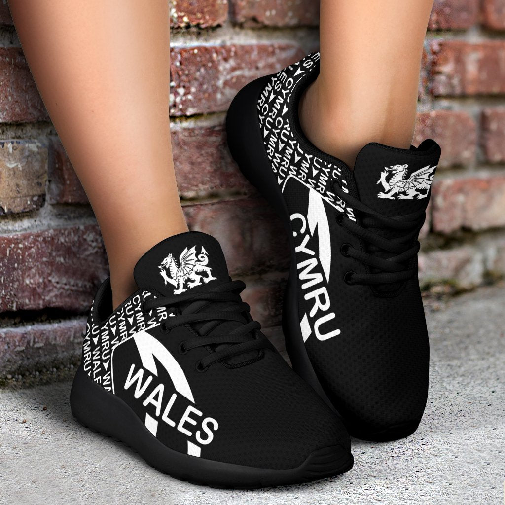 wales-sporty-sneakers-transit-style