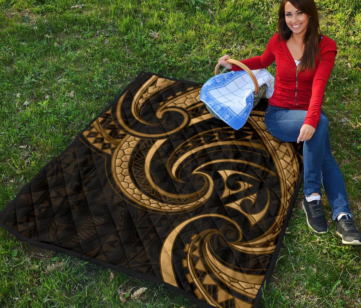 new-zealand-maori-mangopare-premium-quilt-polynesian-gold