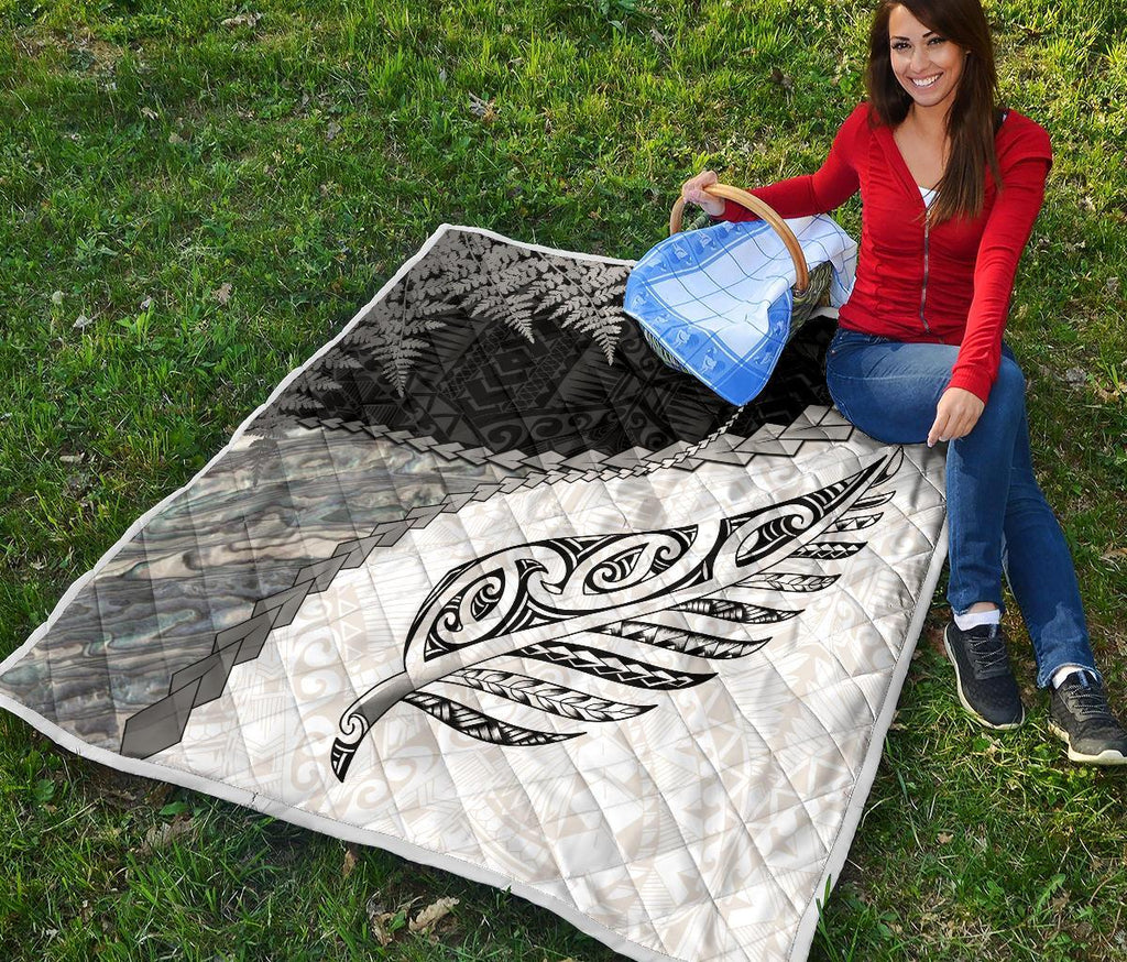 paua-shell-maori-silver-fern-quilt-white