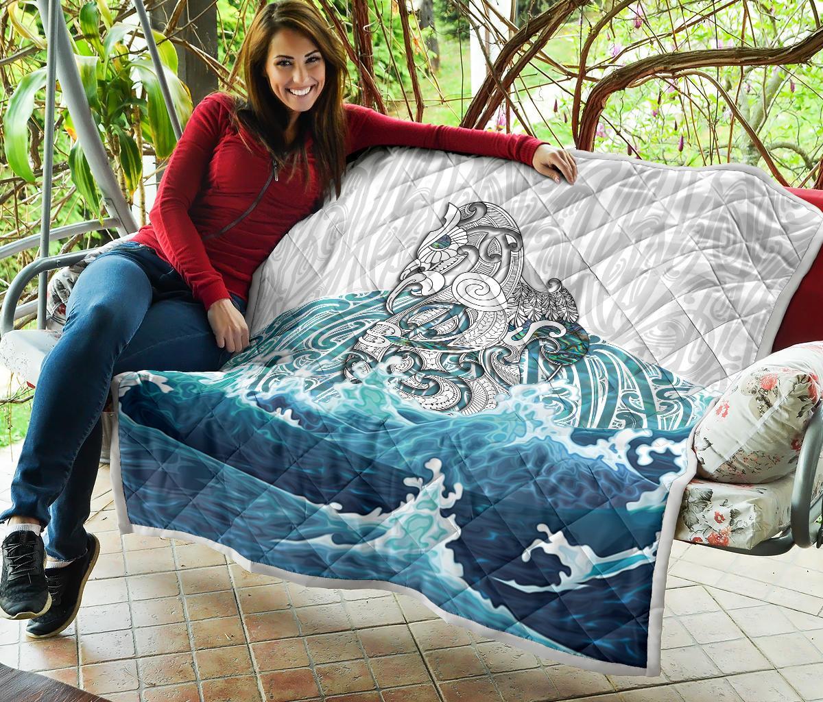 maori-manaia-the-blue-sea-premium-quilt-white