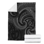 new-zealand-maori-mangopare-premium-blanket-polynesian-black