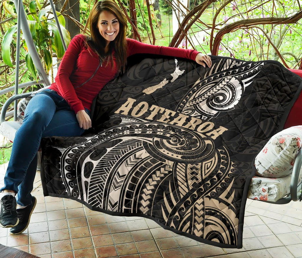 maori-tattoo-with-map-new-zealand-premium-quilt