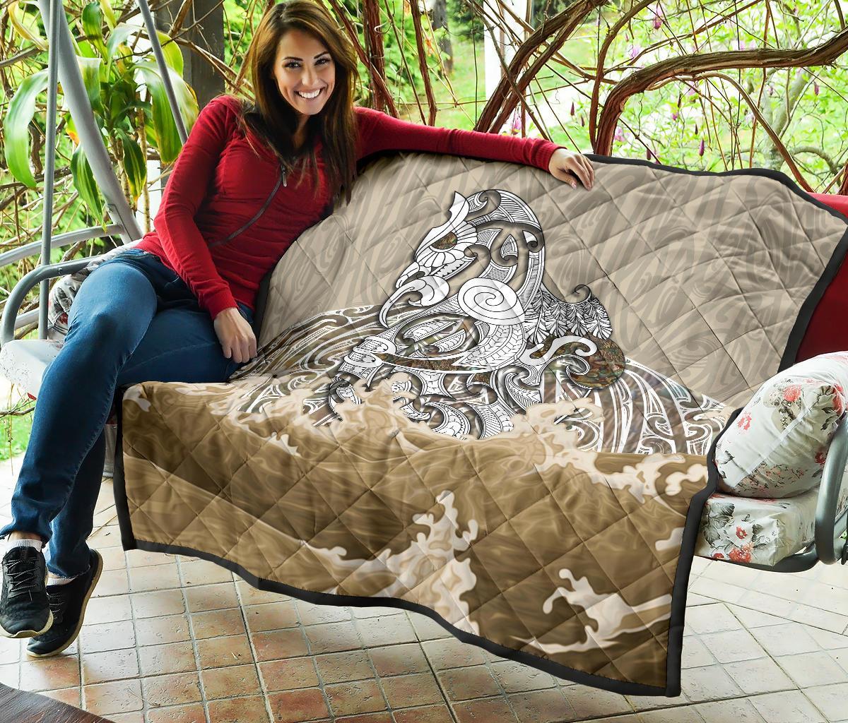 maori-manaia-the-blue-sea-premium-quilt-golden