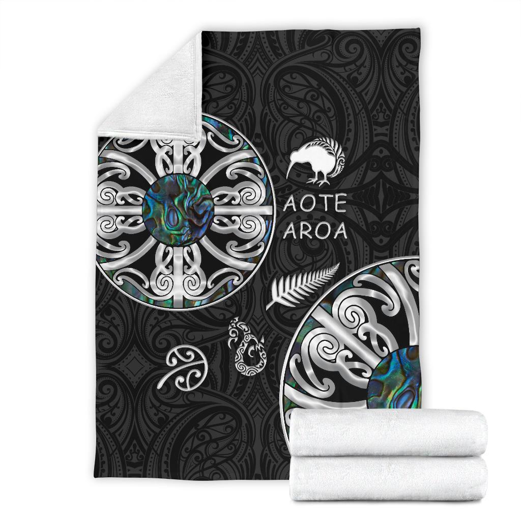 new-zealand-aotearoa-premium-blanket-maori-mangopare-paua-shell
