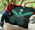 maori-manaia-new-zealand-premium-quilt-turquoise