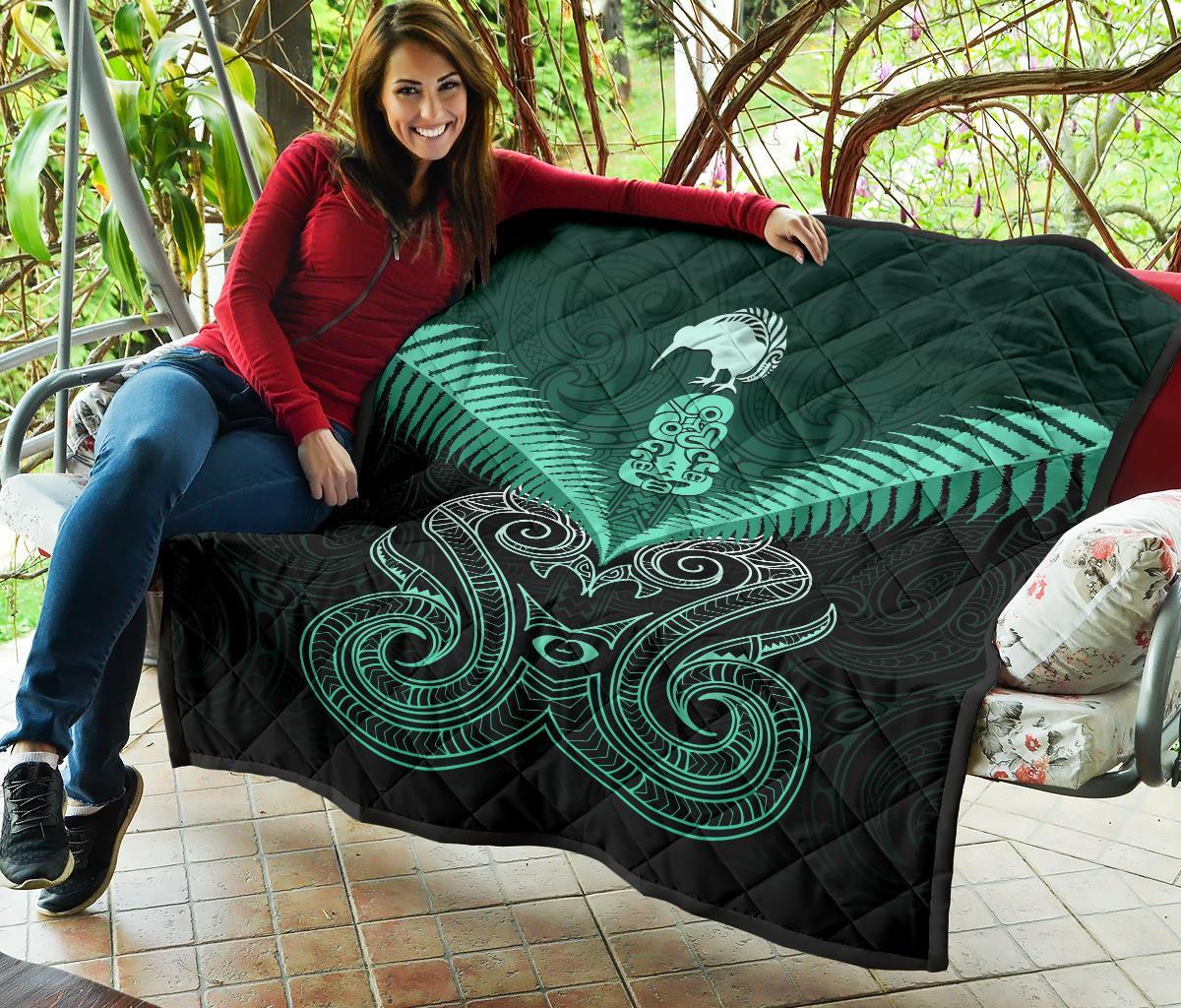 maori-manaia-new-zealand-premium-quilt-turquoise