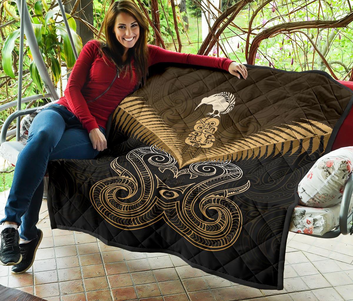 maori-manaia-new-zealand-premium-quilt-gold