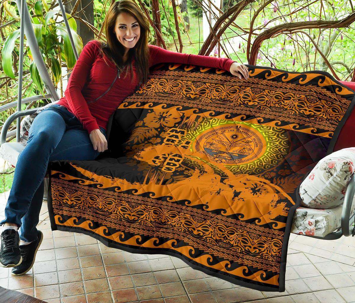 marshall-island-quilt-wave-gold-design