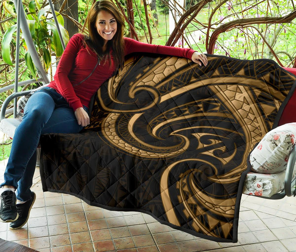 new-zealand-maori-mangopare-premium-quilt-polynesian-gold