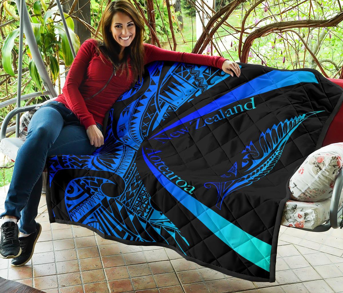 new-zealand-silver-fern-premium-quilt-maori-tattoo-circle-style-blue