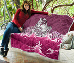 maori-manaia-the-blue-sea-premium-quilt-pink