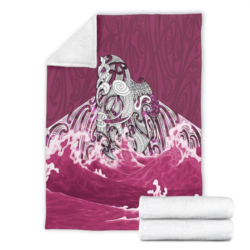 maori-manaia-the-blue-sea-premium-blanket-pink