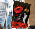 anzac-flag-remembrance-poppy-flowers