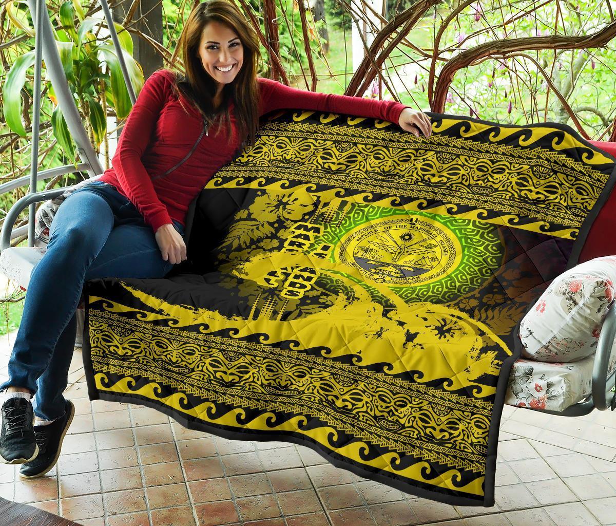 marshall-island-quilt-wave-yellow-design