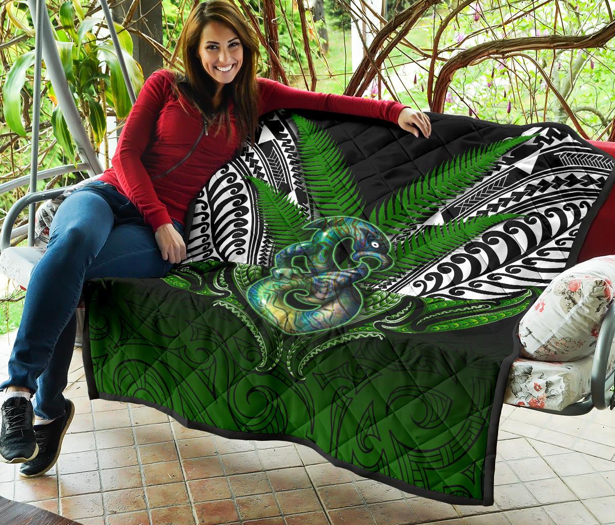 manaia-mythology-premium-quilt-silver-fern-maori-tattoo