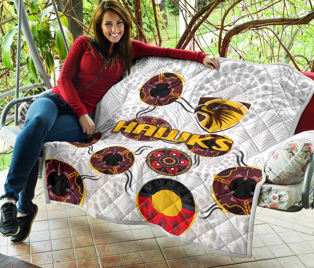 hawthorn-premium-quilt-hawks-indigenous-white