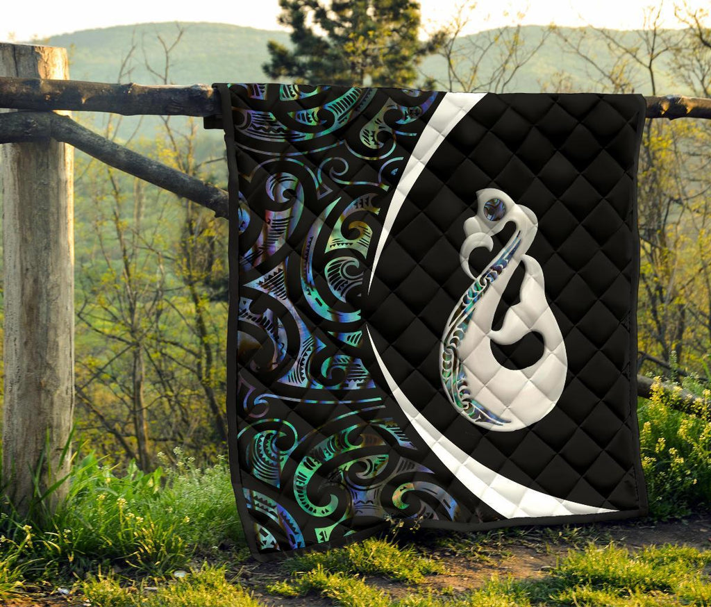 new-zealand-maori-manaia-paua-shell-premium-quilt-circle-style