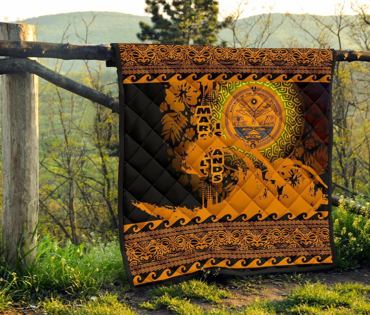 marshall-island-quilt-wave-gold-design