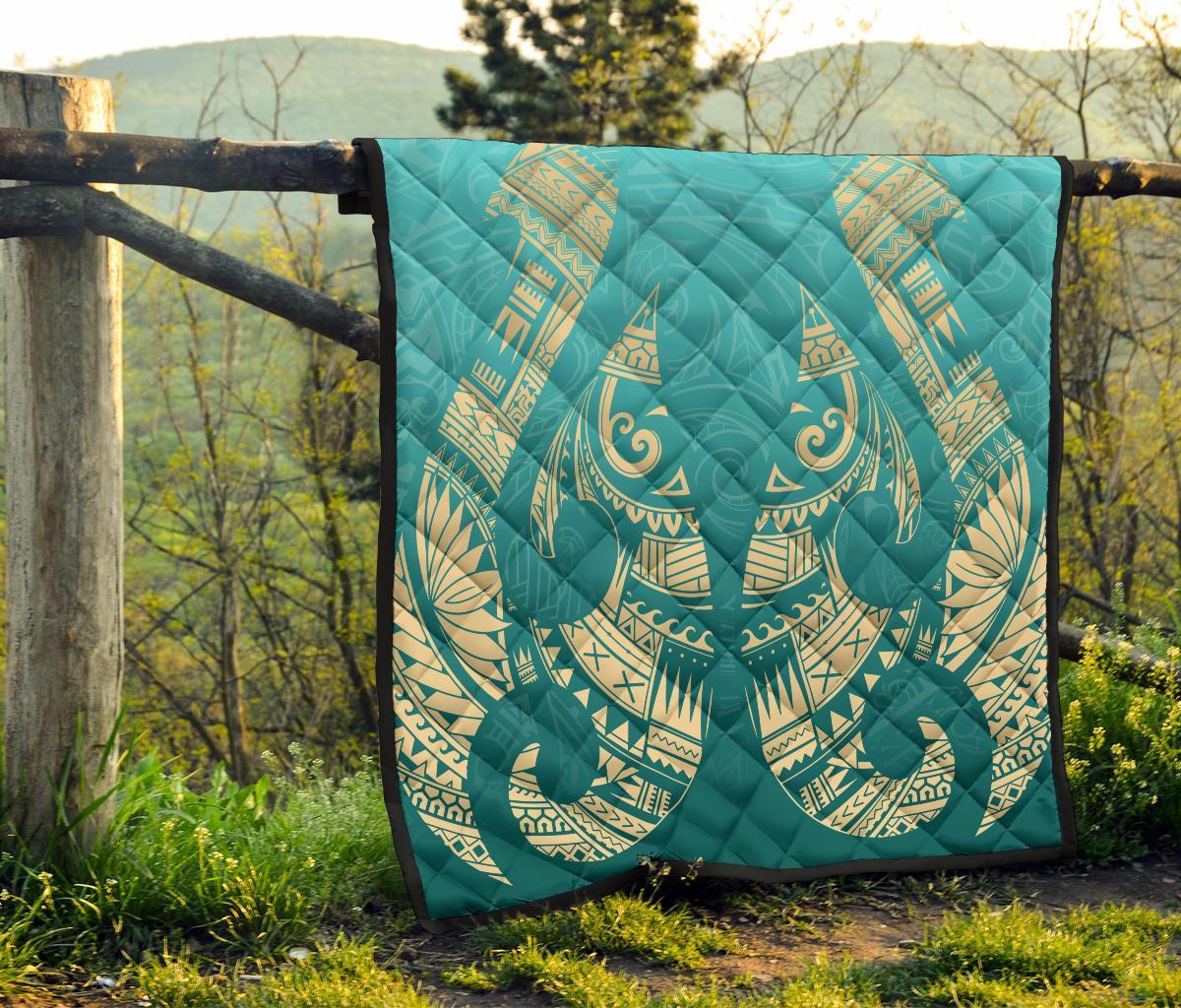 new-zealand-maori-hei-matau-tattoo-premium-quilt