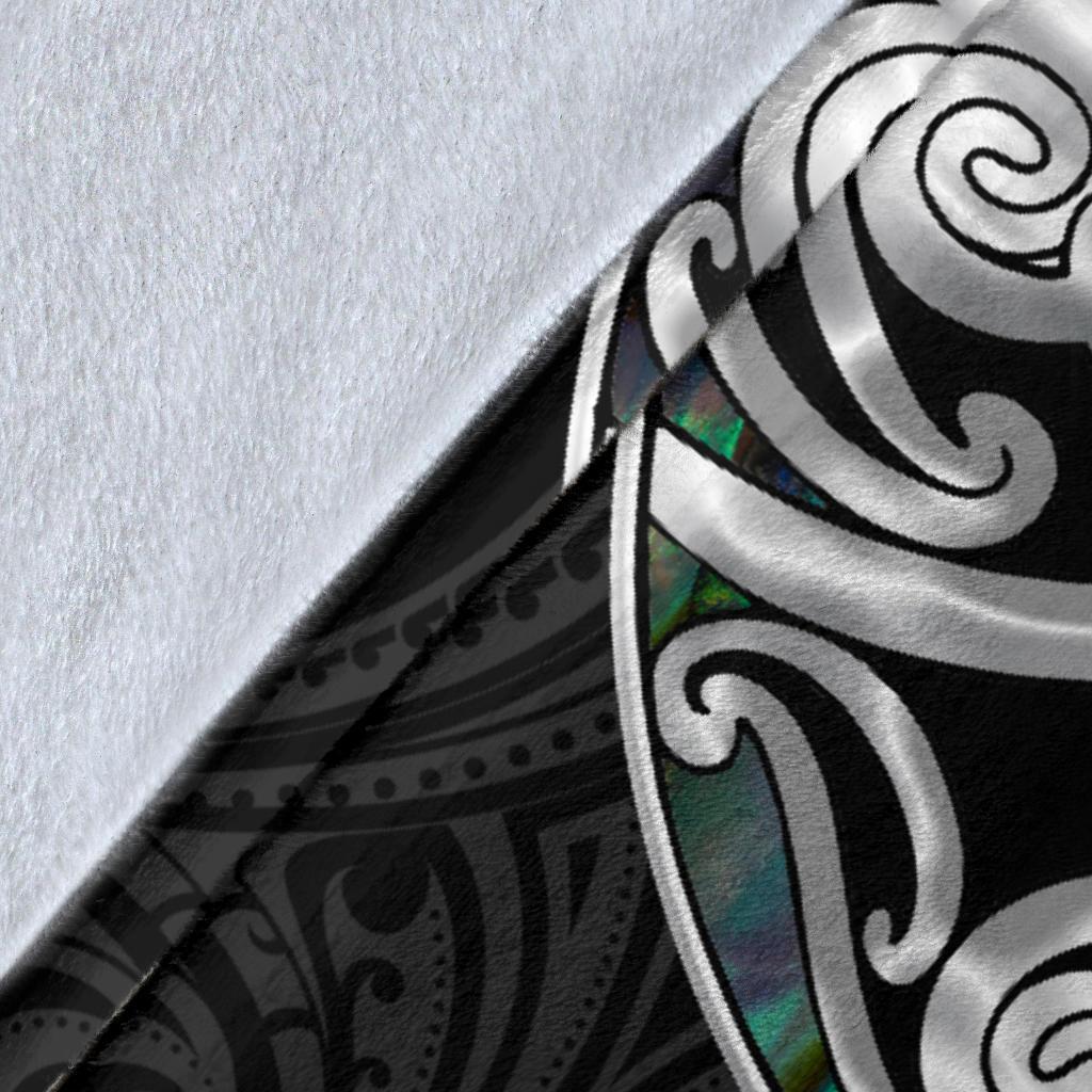 new-zealand-aotearoa-premium-blanket-maori-mangopare-paua-shell