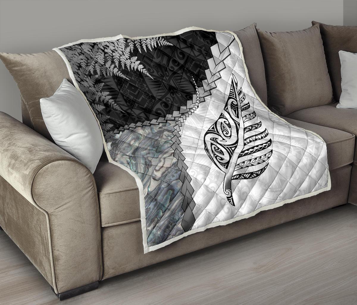 paua-shell-maori-silver-fern-quilt-white