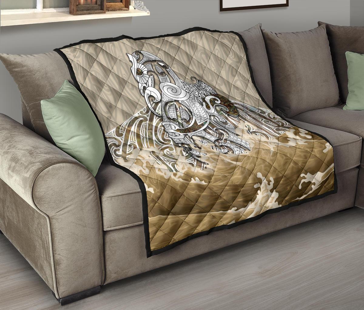 maori-manaia-the-blue-sea-premium-quilt-golden