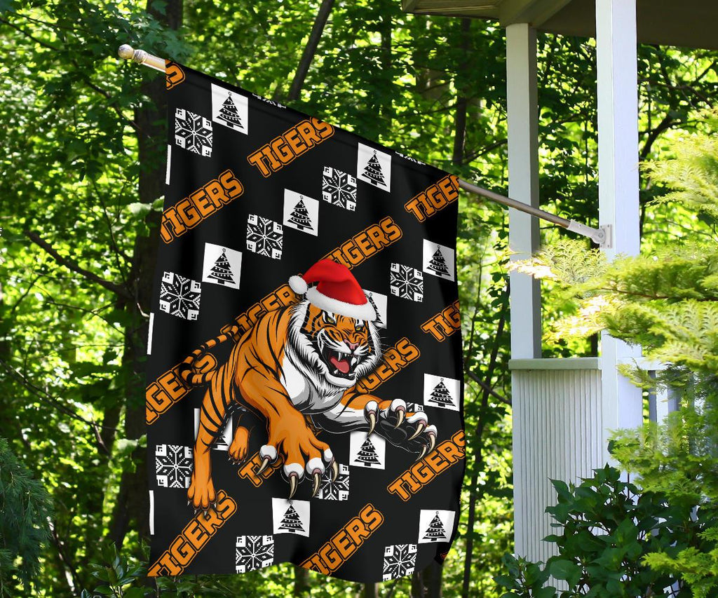 wests-christmas-flag-tigers-fancy
