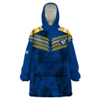 parramatta-eels-rugby-wearable-blanket-hoodie-simple-hawaiian-palms-leaf