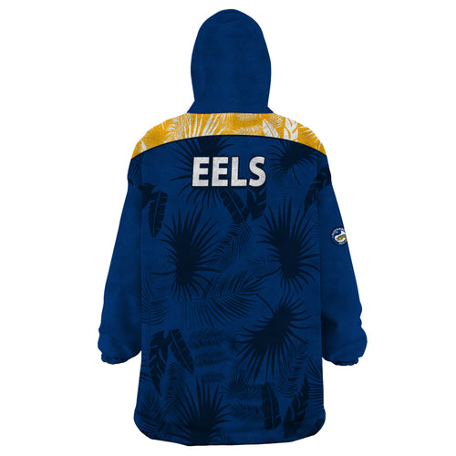 parramatta-eels-rugby-wearable-blanket-hoodie-simple-hawaiian-palms-leaf