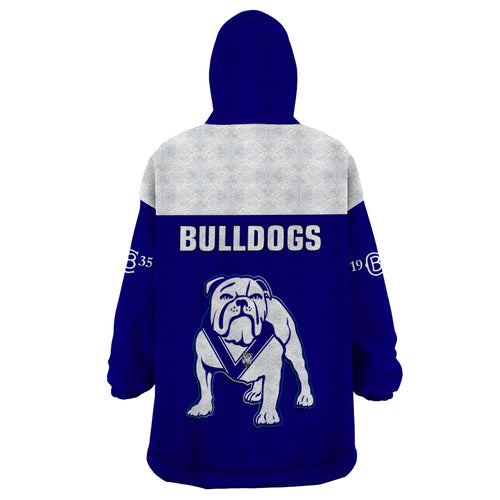 bulldogs-rugby-2023-wearable-blanket-hoodie-canterbury-bankstown-go-dogs