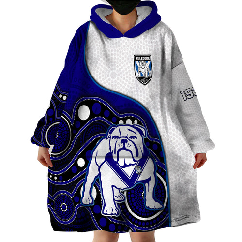 custom-text-and-number-bulldogs-rugby-wearable-blanket-hoodie-go-doggies-indigenous-art