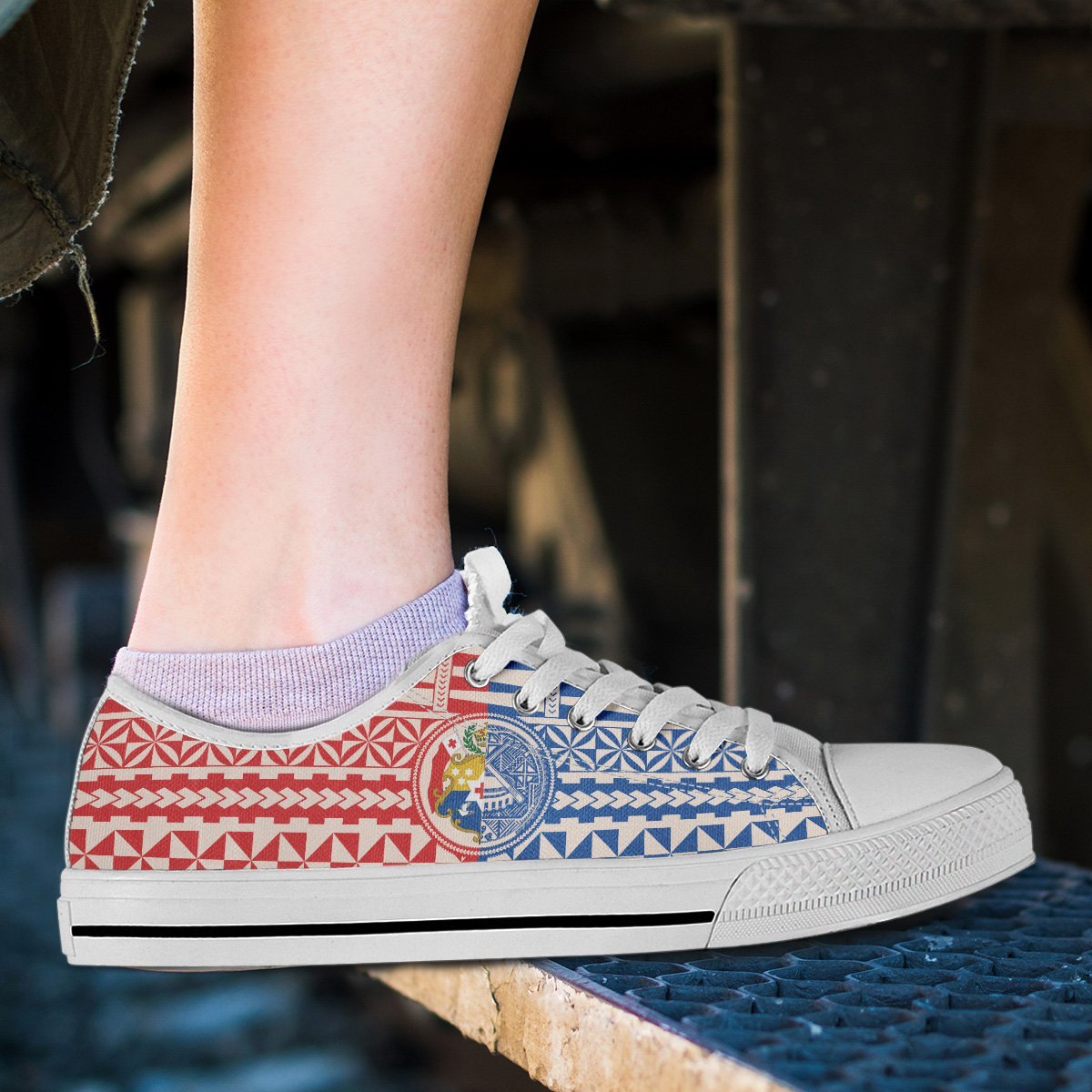 tokouso-canvas-shoe-coat-of-arms-on-tapa-pattern