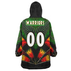 warriors-rugby-snug-hoodie-custom-warrios-maori-mask-rugby-player-maori-style-ethnic-ornament-pattern-player-and-number-oodie-blanket